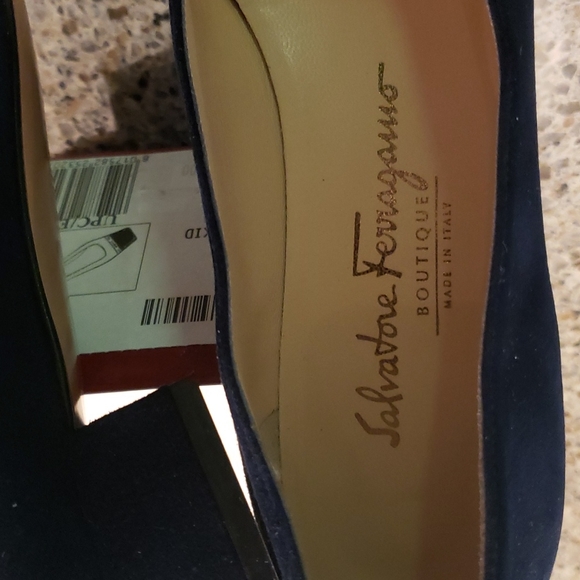 Salvatore Ferragamo Midnight Suede/ Leather Cap Toe Sonia Pump - Picture 3 of 12